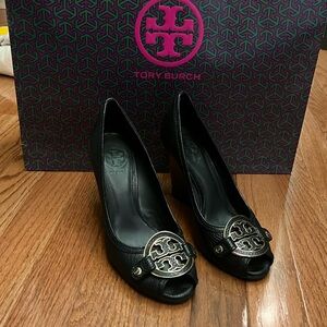 TORY BURCH Logo Peep Toe Leather Wedge Heel